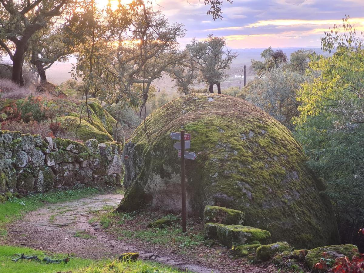 Casa Do Meio Em Quinta De Sao Pedro De Vir-A-Corca Monsanto Zewnętrze zdjęcie